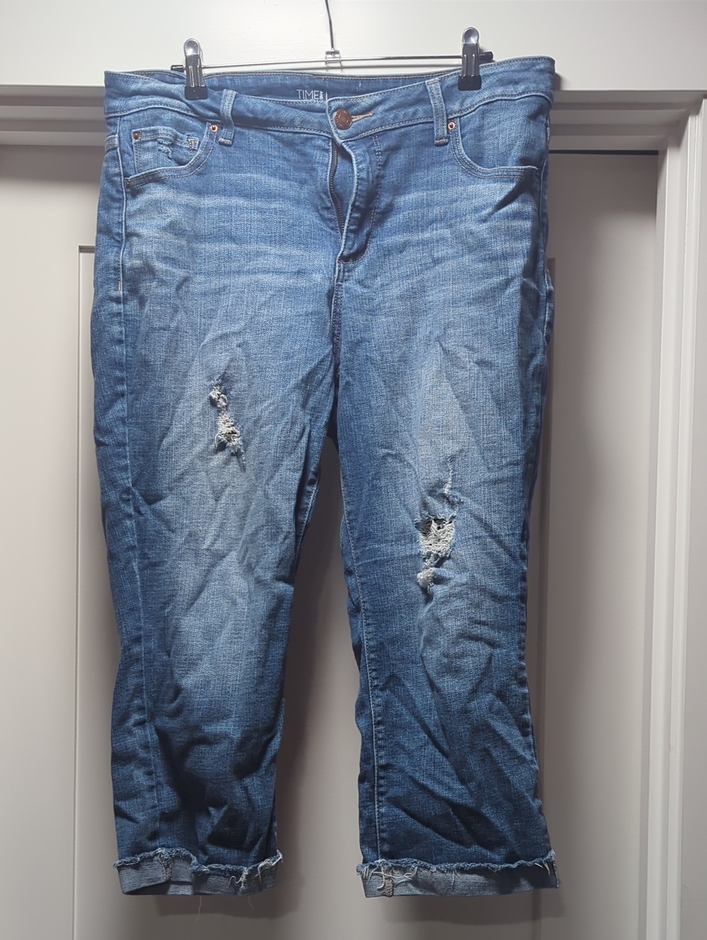 Time and Tru Women's Blue Distressed Cropped Jeans
